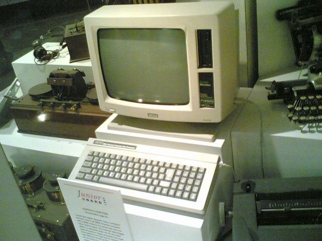 Archivo:Amstrad PCW 8256 edimburgo.jpg
