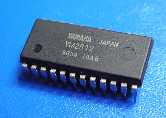 Archivo:Yamaha YM2612 chip.jpg