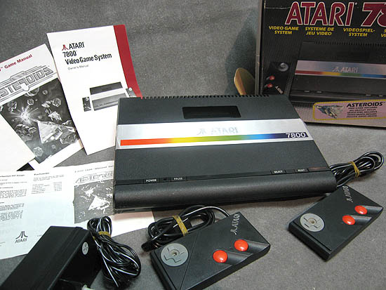Archivo:Atari7800cajaokis 02.jpg