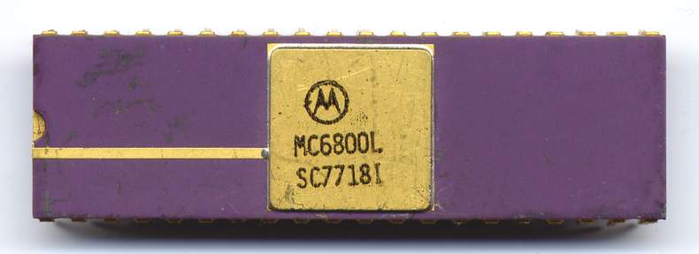 Archivo:Motorola MC6800L SC7718I top.jpg