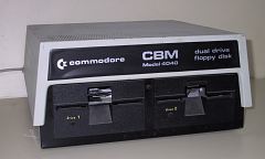 Archivo:Commodore 4040.jpg