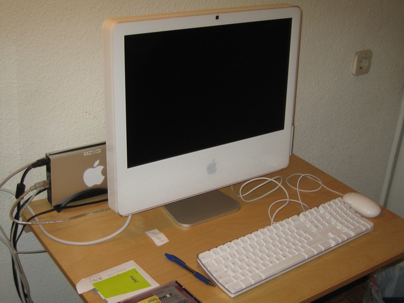 Archivo:Apple iMac G5 with iSight.jpg