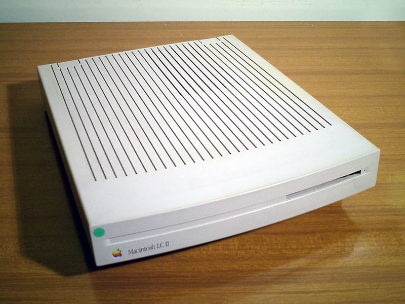 Archivo:Macintosh LC II.jpg