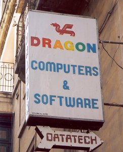 Archivo:Dragon sign in Valetta.jpg