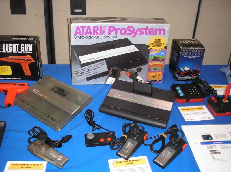 Archivo:Atari 7800 Flickr 969274048.jpg