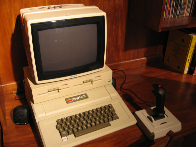 Archivo:Apple II plus computer.jpg