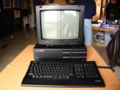 Unidad central del Sharp X68000 EXPERT-HD con monitor y teclado