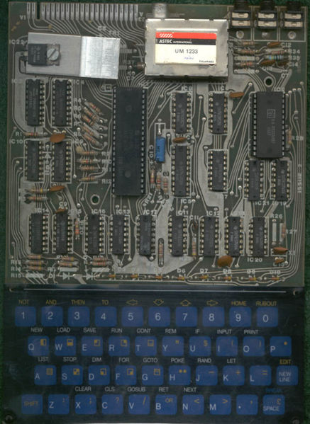 Archivo:Zx80compside.jpg