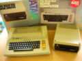 Miniatura para Archivo:Atari 800 mit 810.JPG