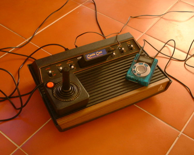 Archivo:Atari game console.jpg