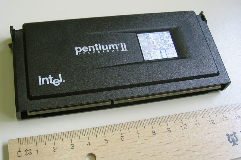 Archivo:Pentium II front.jpg