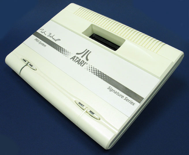 Archivo:Nolan Bushnell Signature Series 7800 2.jpg