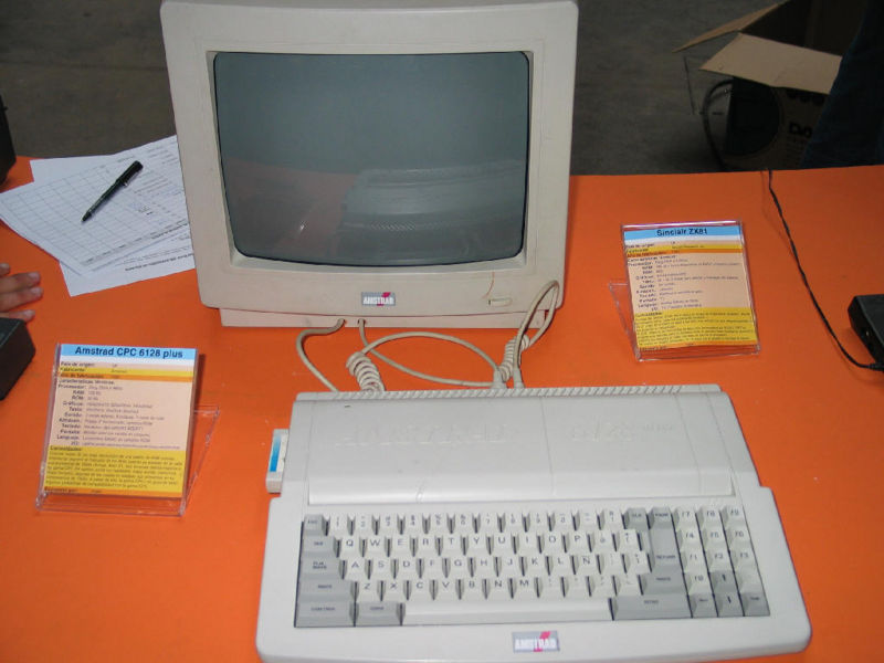 Archivo:Amstrad cpc6128plus.jpg